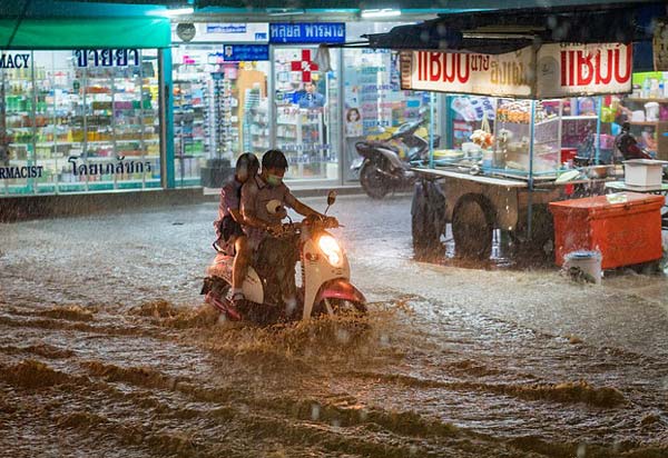 rain-clothes-thailand