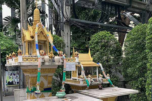 A Guide to Thai Spirit Houses