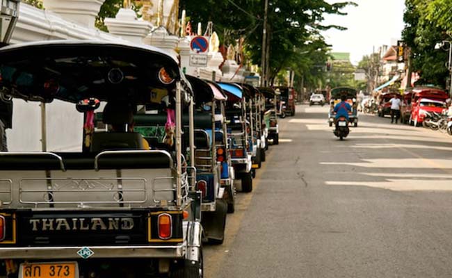 tuk-tuks